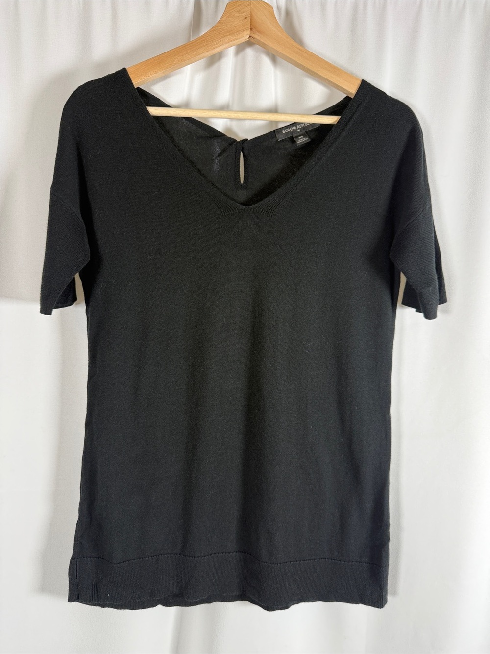 Banana Republic Factory Black V-Neck Short Sleeve Lightweight Sweater Top
